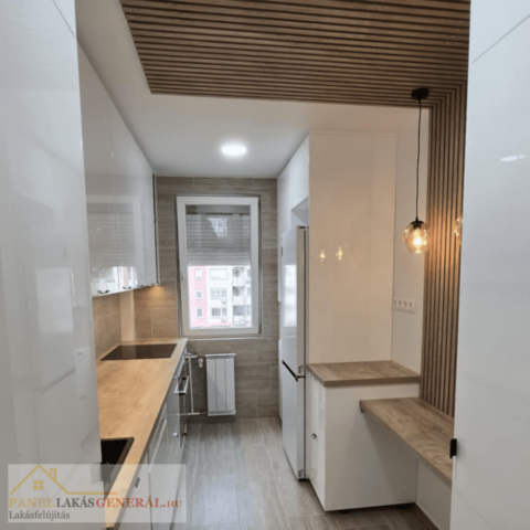 Felújított panel konyha IKEA konyhabútorral és modern falpanel burkolattal panel lakásban