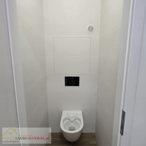 Felújított panel WC Geberit tartállyal modern kivitelezésben panel lakásban